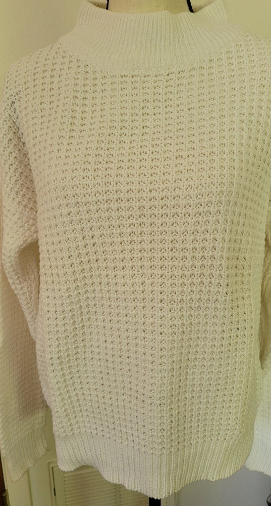 Men's long sleeved white sweater